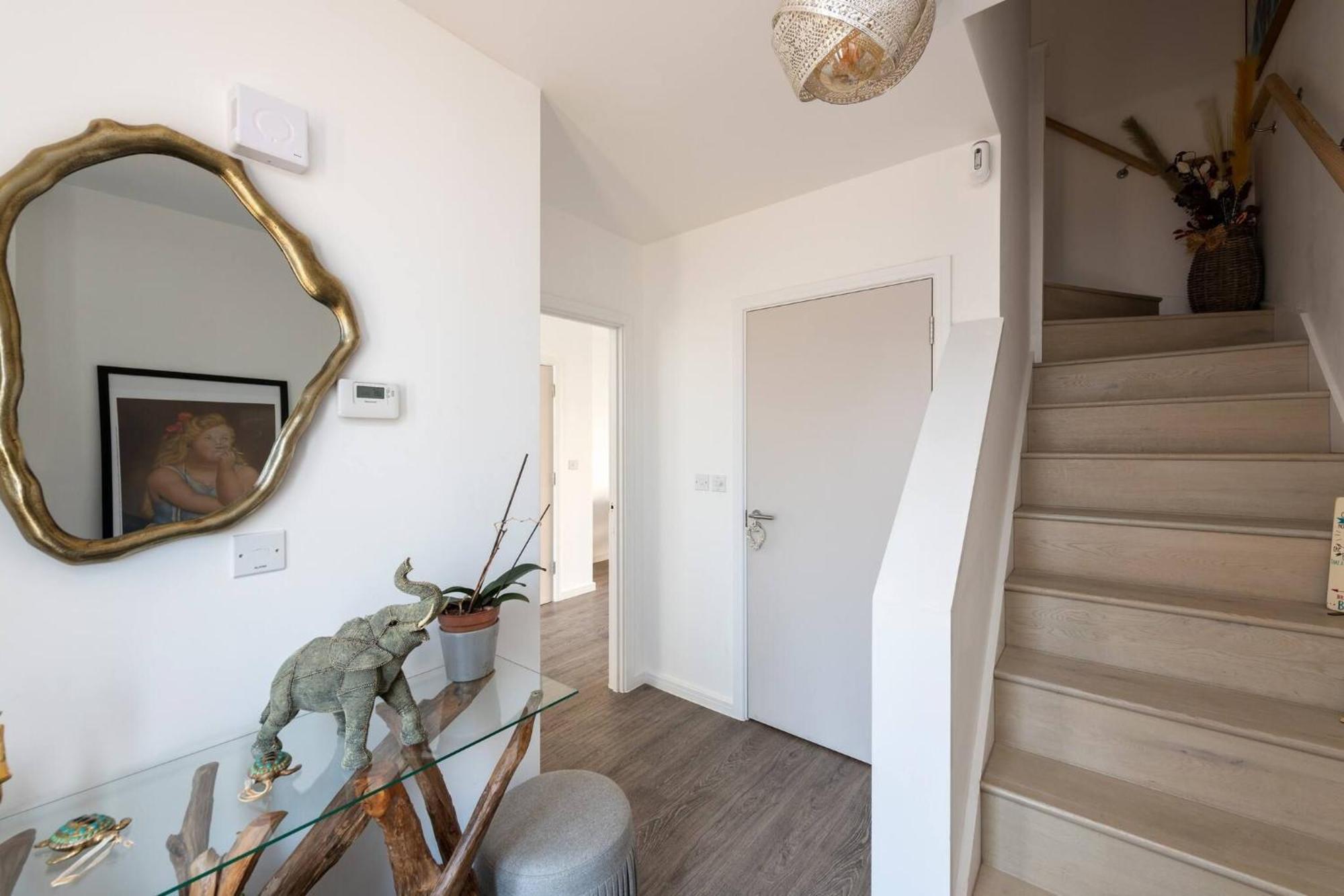 Stylish 3-bed Townhouse With 3 Baths In Southgate Appartamento *