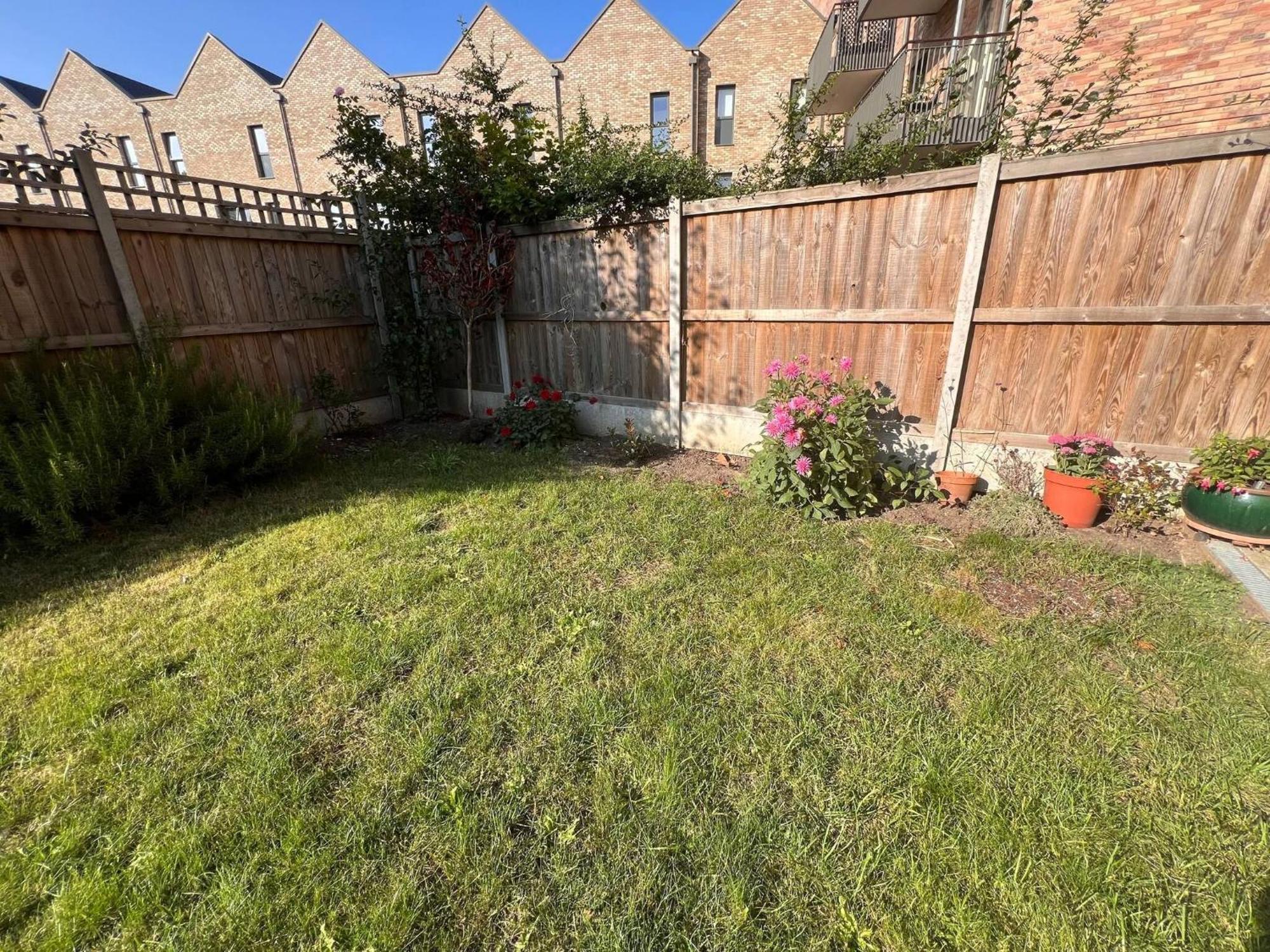 Stylish 3-bed Townhouse With 3 Baths In Southgate Appartamento Londra