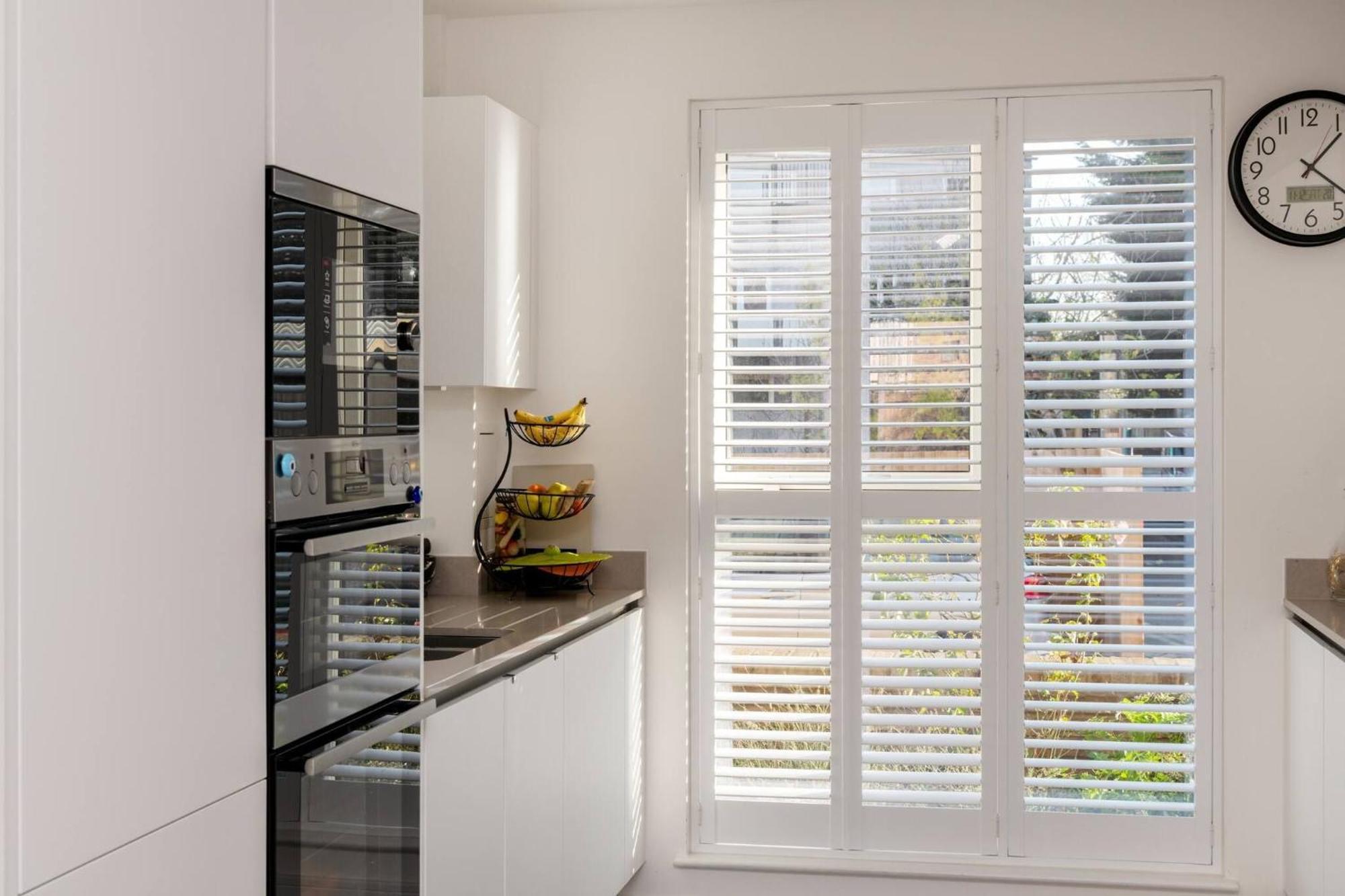 Stylish 3-bed Townhouse With 3 Baths In Southgate * Londra