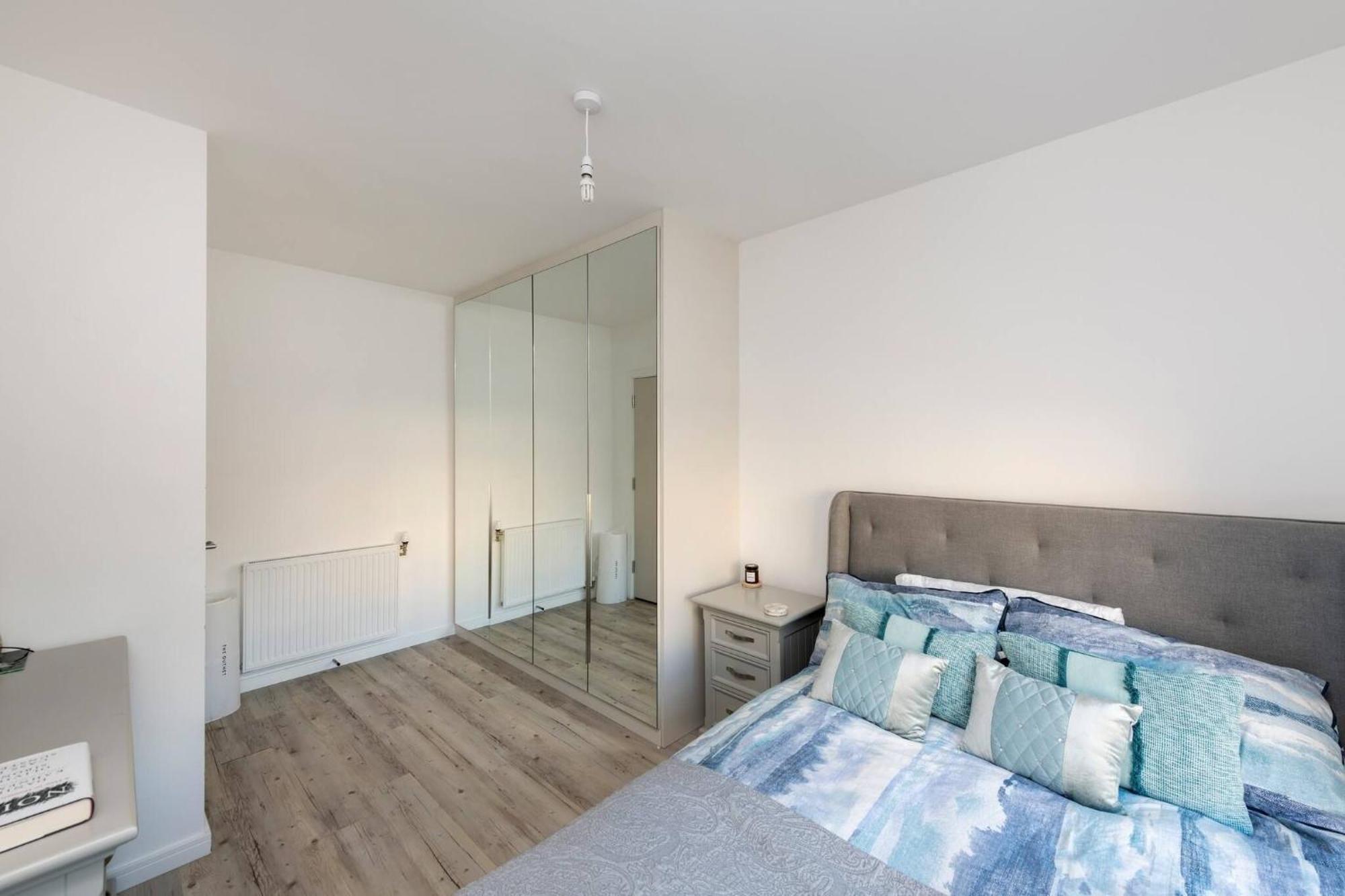Stylish 3-bed Townhouse With 3 Baths In Southgate Appartamento *
